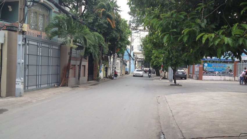 Bán Biệt thự mặt tiền đường Trương Quốc Dung, PN, dt: 130m2, vị trí đẹp, giá bán 18 tỷ (TL)