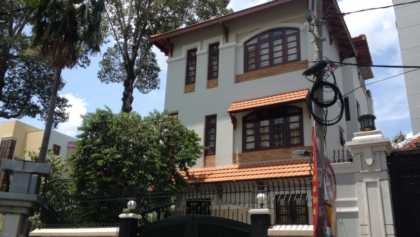 Cần bán Nhà hàng căn góc 2 mặt tiền phường Tân Định, Q.1, dt: 360m2, giá bán 49 tỷ (TL)