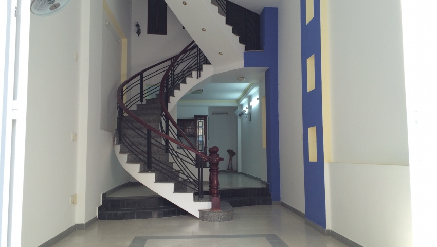 Cần bán nhà mặt tiền mới đẹp đường Hoa Lan, P.2, Q.Phú Nhuận, dt: 64m2, 4 tầng, giá 9,3 tỷ (TL)